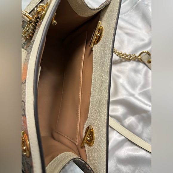 Gucci GG Supreme Padlock Small Berry Tote Bag - Picture 8 of 16